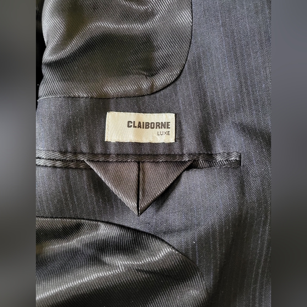 Navy Stripe Sport Coat with Notched Lapels and Structured Shoulders 42 - Picture 6 of 9